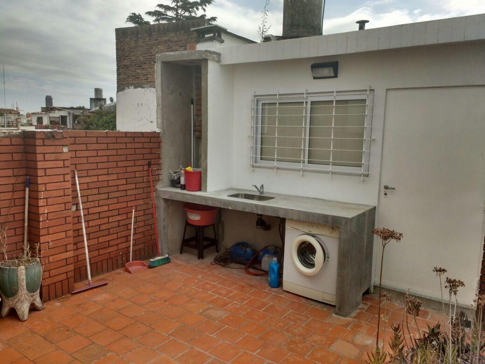 VENTA DE PH DE 2 AMBIENTES POR PASILLO C/PATIO Y TERRAZA MUY BUEN ESTADO ZONA VILLA LUGANO — foto 12