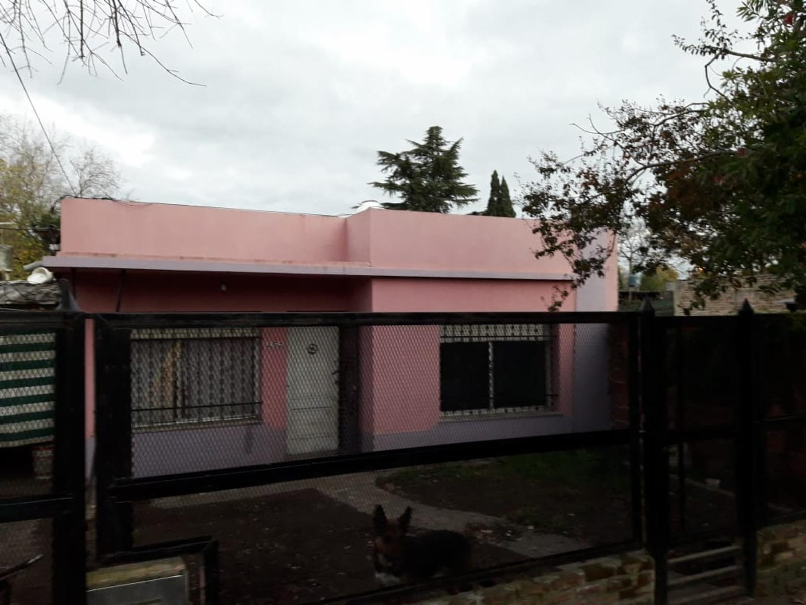 VENTA CASA 3 AMBIENTES CON AMPLIO LOTE
