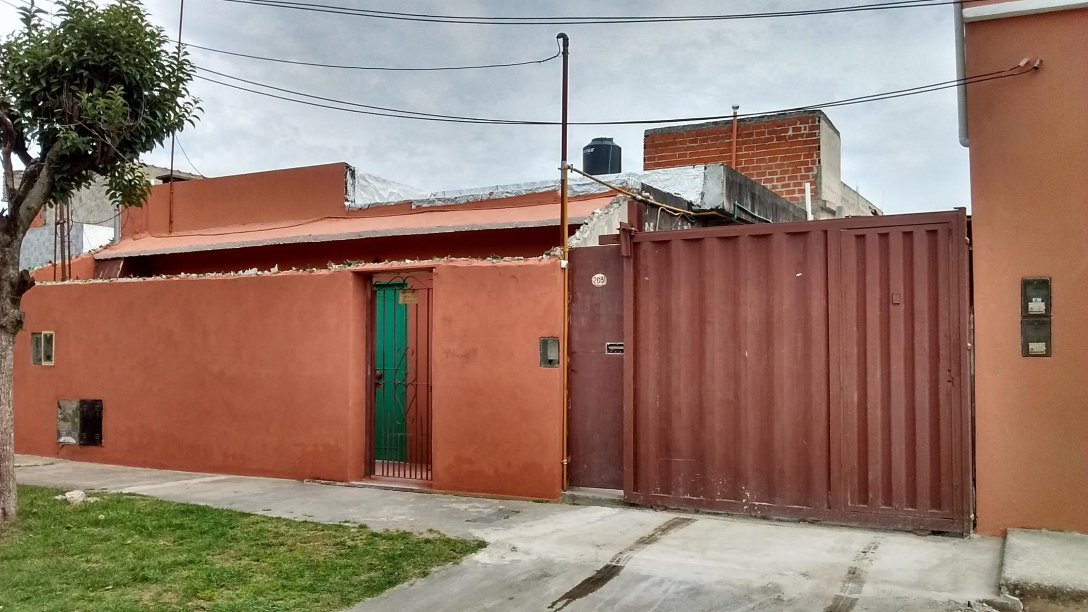 VENTA- CASA PARA DOS FAMILIAS
