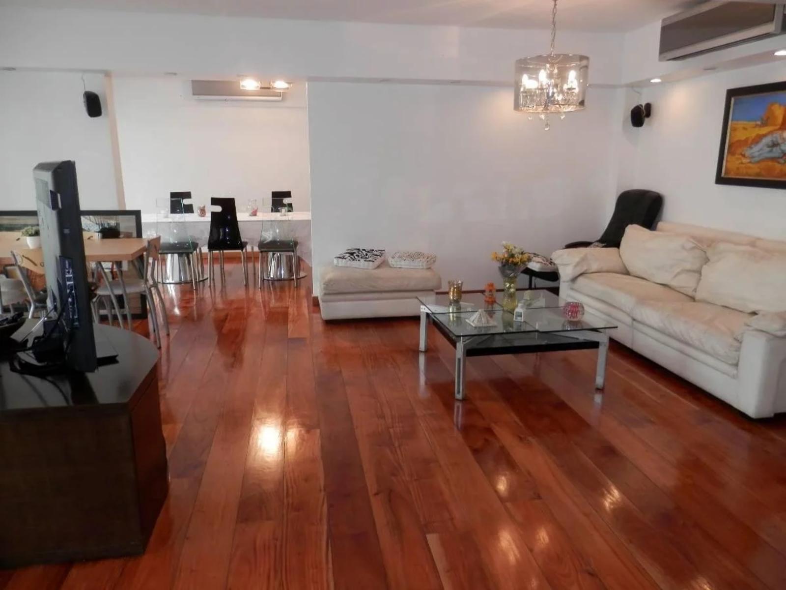 VENDO GRAN PISO DE EXCELENTE CATEGORIA EN BELGRANO 5 AMBIENTES MENDOZA AL 2000
