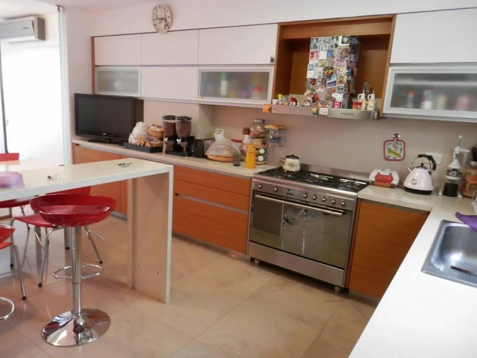 VENDO GRAN PISO DE EXCELENTE CATEGORIA EN BELGRANO 5 AMBIENTES MENDOZA AL 2000 — foto 10