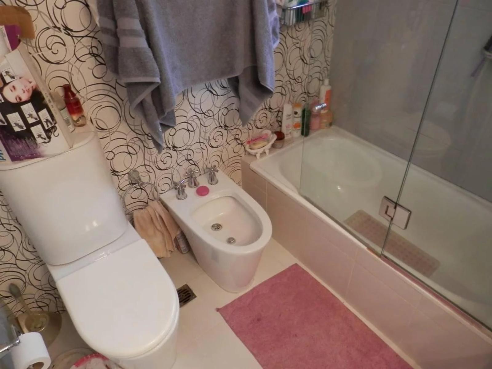 VENDO GRAN PISO DE EXCELENTE CATEGORIA EN BELGRANO 5 AMBIENTES MENDOZA AL 2000 — foto 11