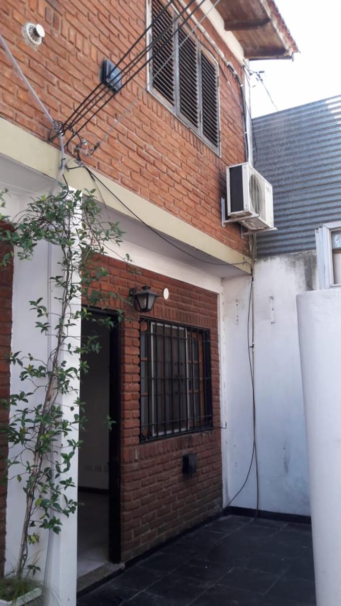 Vendo duplex 3 amb., zona Ramos Mejía sur
