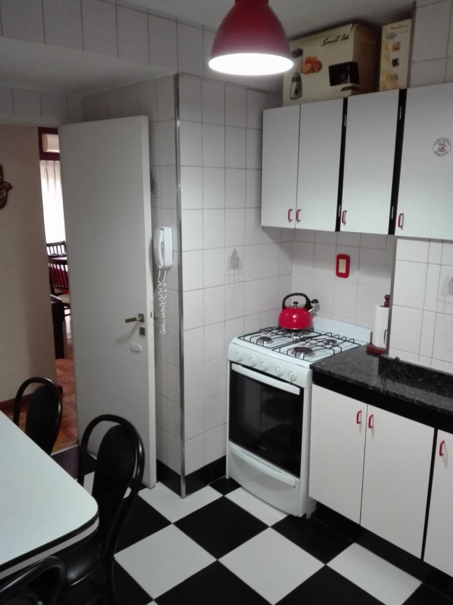 AMPLIO DPTO DE 3 AMB. AL FRENTE CON PATIO Y DOS BAÑOS — foto 6
