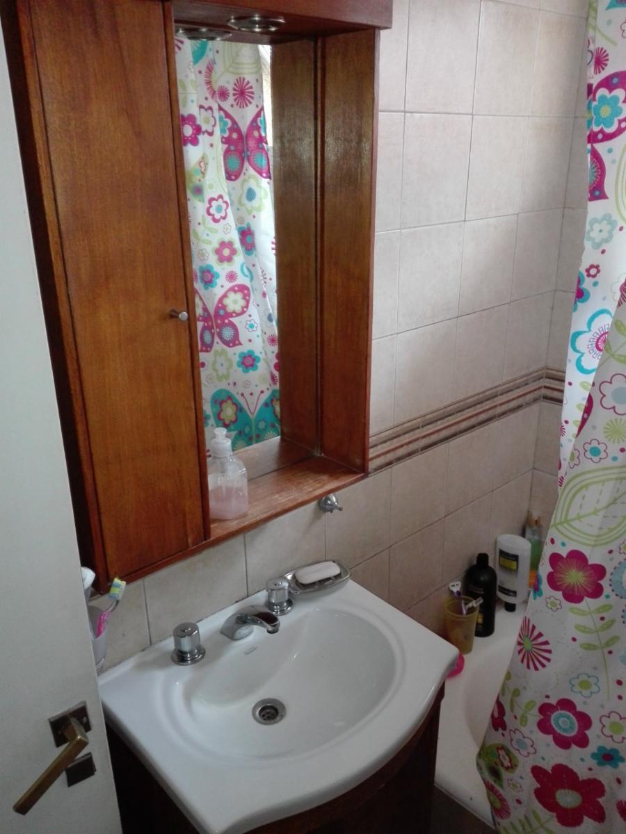 AMPLIO DPTO DE 3 AMB. AL FRENTE CON PATIO Y DOS BAÑOS — foto 12