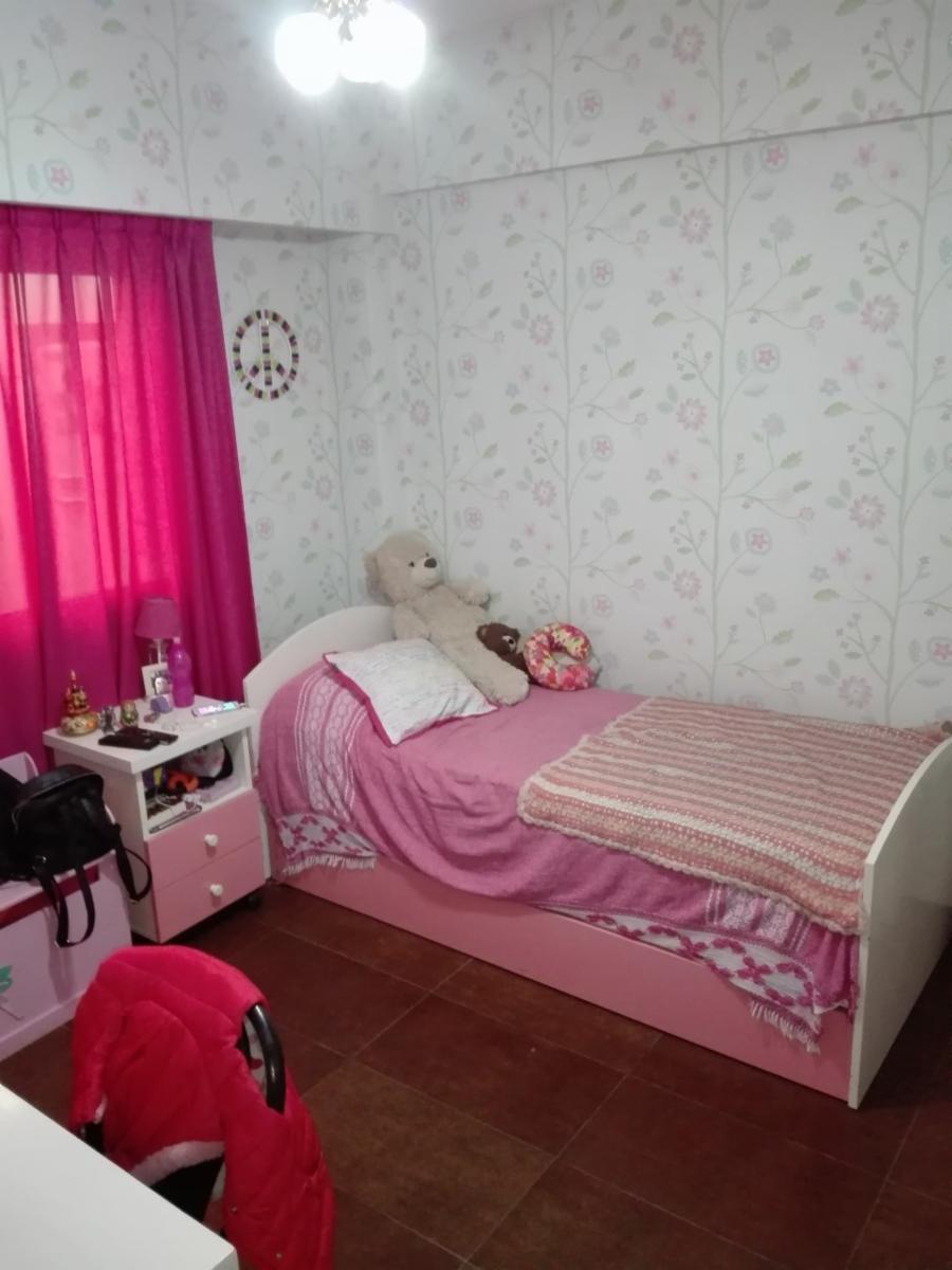 AMPLIO DPTO DE 3 AMB. AL FRENTE CON PATIO Y DOS BAÑOS — foto 13