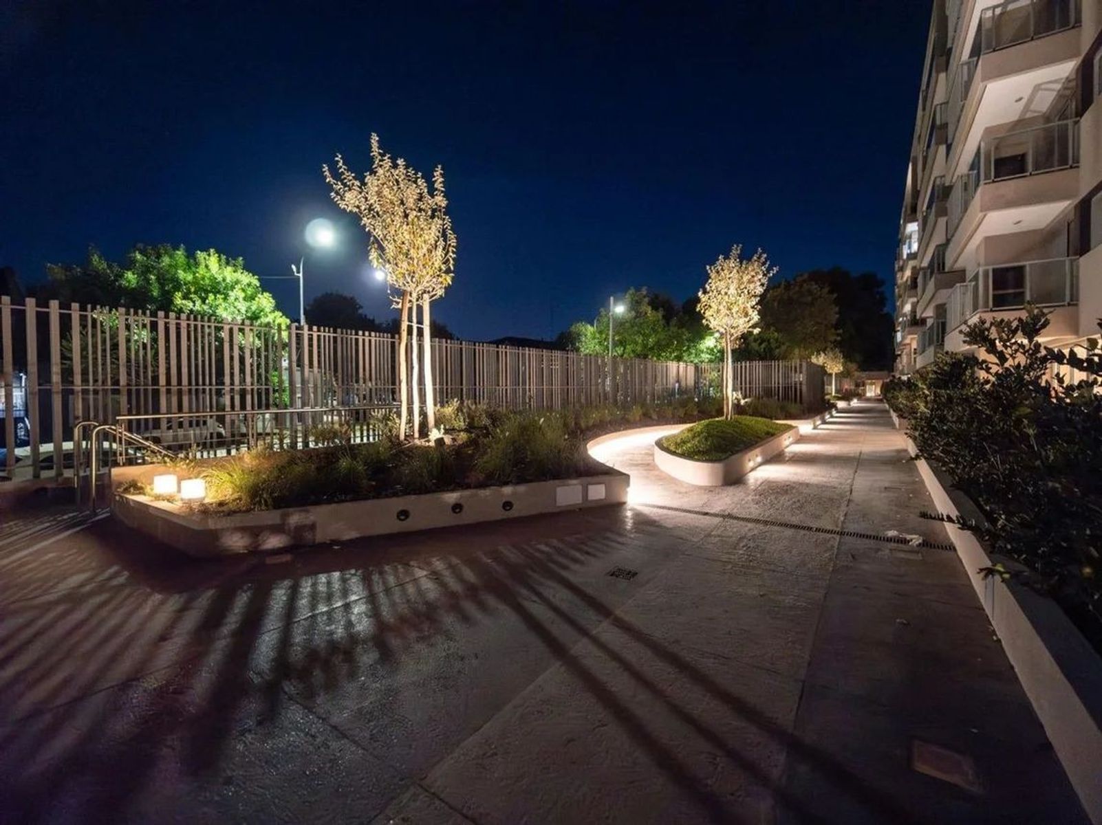 Mil Aires Monoambiente a estrenar con patio y parrilla - 3