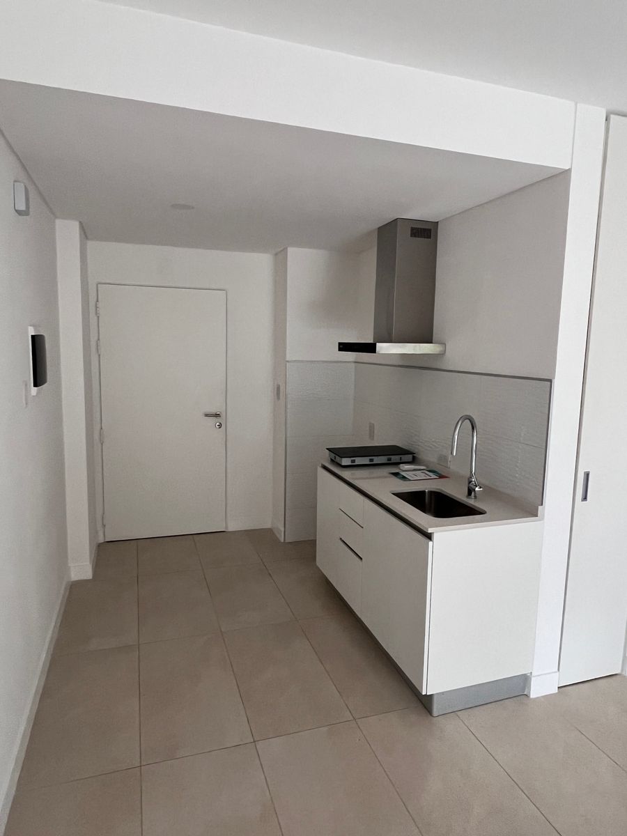 Mil Aires Monoambiente a estrenar con patio y parrilla - 9