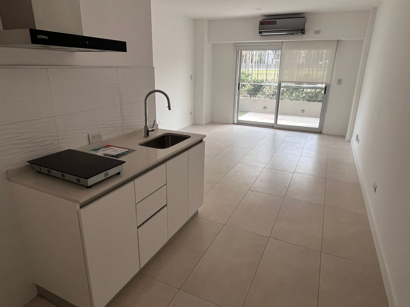 Mil Aires Monoambiente a estrenar con patio y parrilla - 10