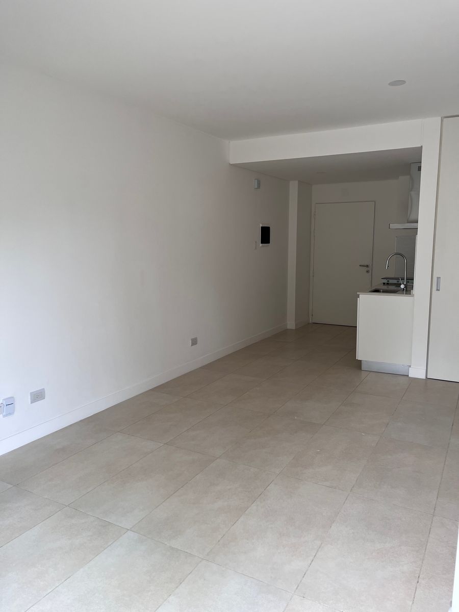 Mil Aires Monoambiente a estrenar con patio y parrilla - 12