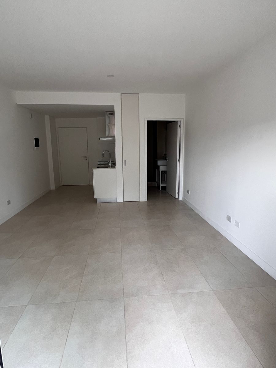 Mil Aires Monoambiente a estrenar con patio y parrilla - 13