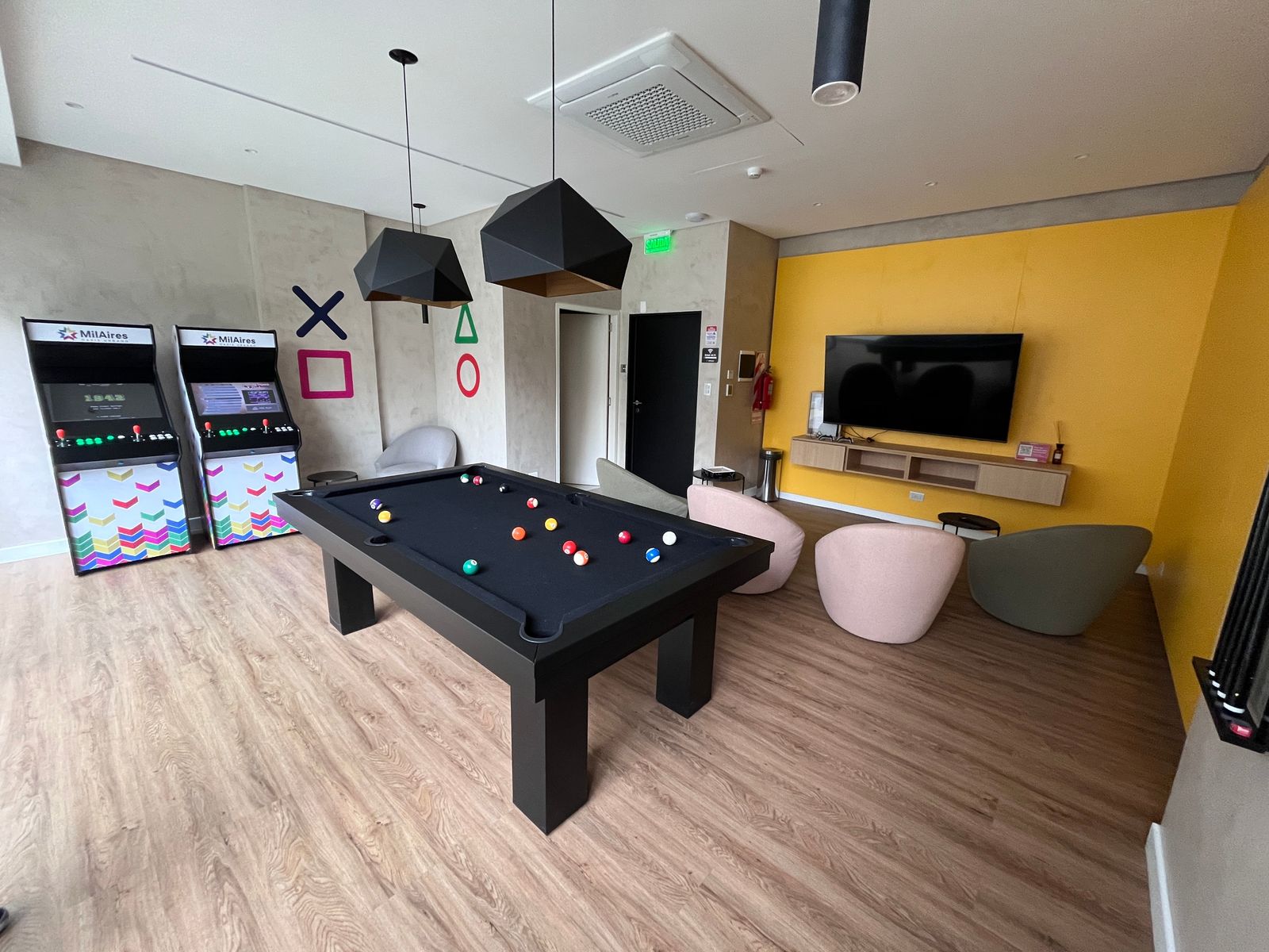 Mil Aires Monoambiente a estrenar con patio y parrilla - 17