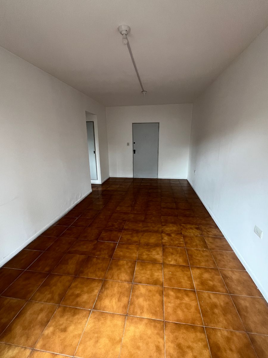 Departamento 2 Ambientes. Orientacion a calle San Lorenzo. A 3 cuadras plaza. — foto 3