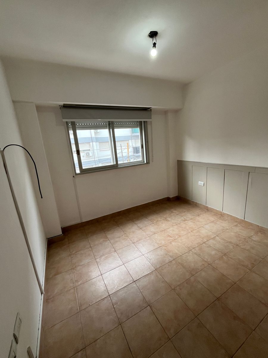 Departamento 2 Ambientes. Orientacion a calle San Lorenzo. A 3 cuadras plaza. — foto 4