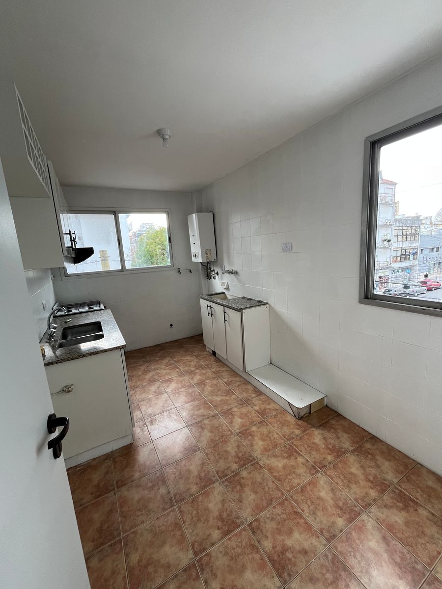 Departamento 2 Ambientes. Orientacion a calle San Lorenzo. A 3 cuadras plaza. — foto 6