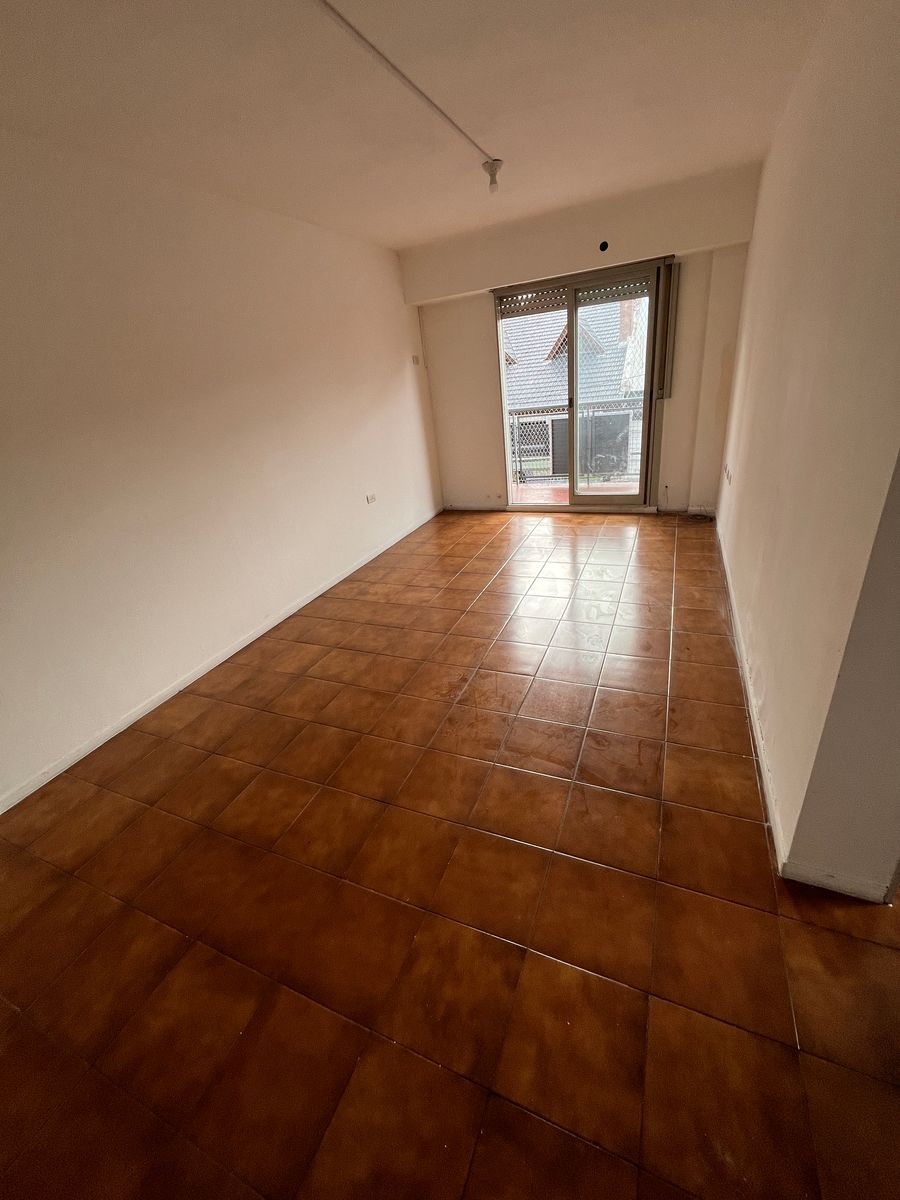Departamento 2 Ambientes. Orientacion a calle San Lorenzo. A 3 cuadras plaza. — foto 8