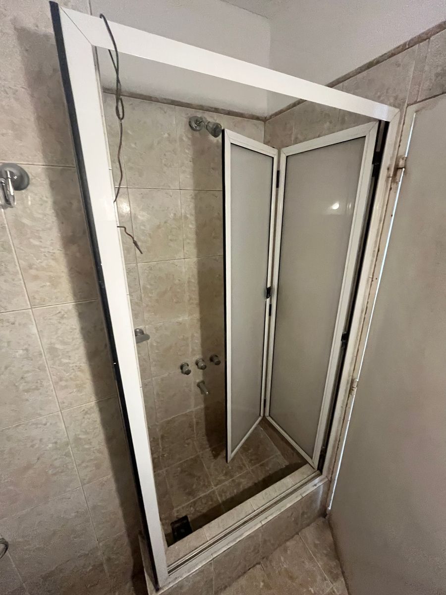Casa 4 ambientes con patio y cochera — foto 8