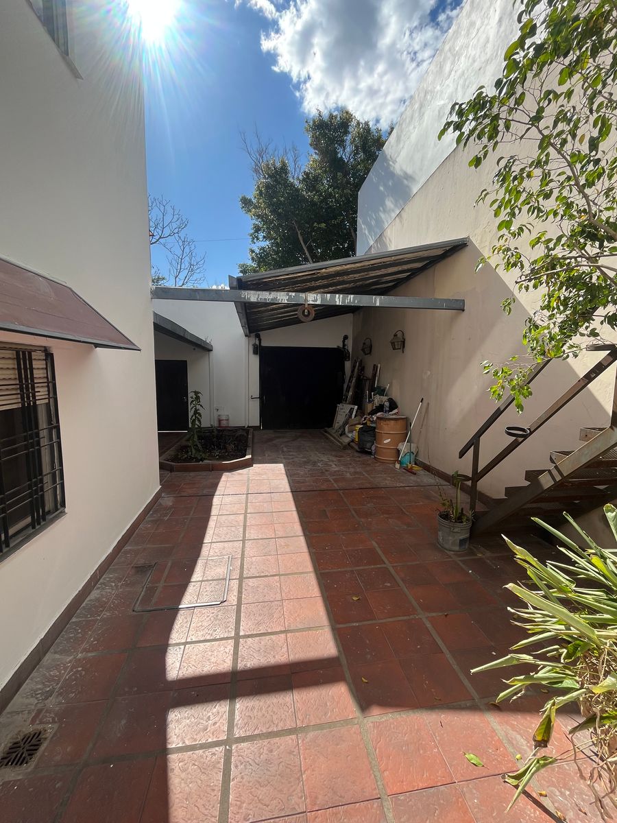 Casa 4 ambientes con patio y cochera — foto 15