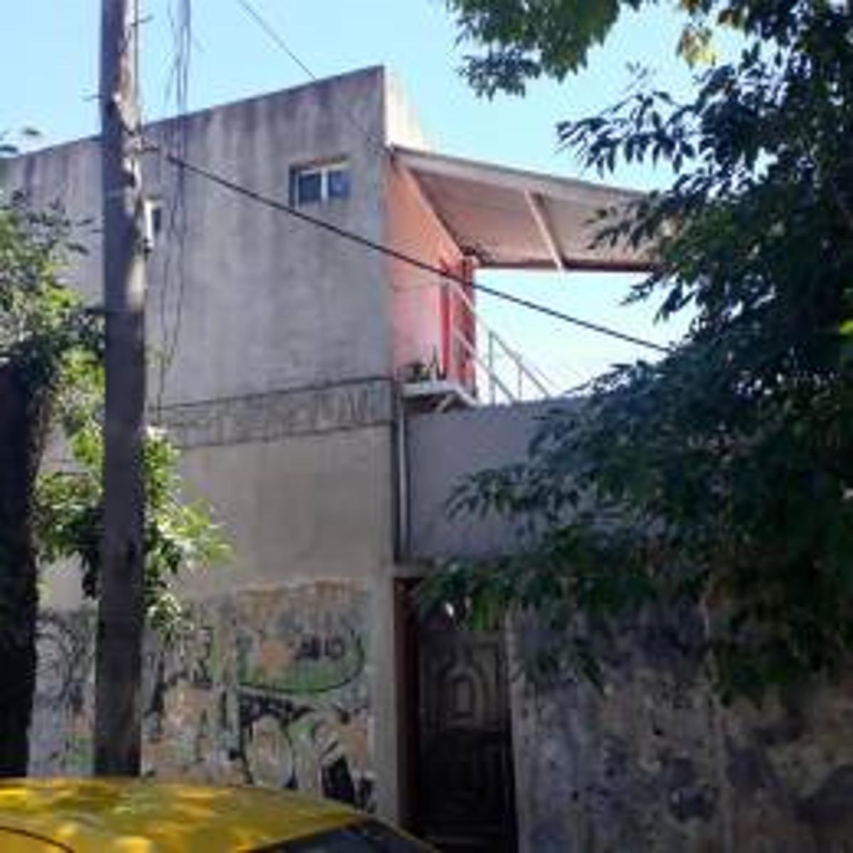 EXCELENTE TERRENO CON CONSTRUCCIÓN - 3
