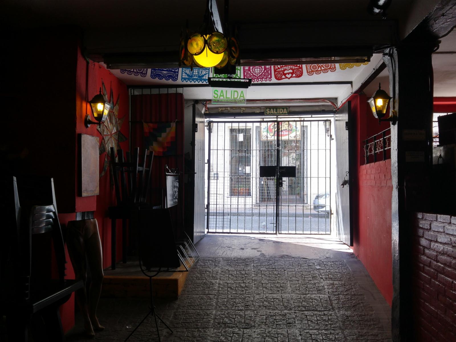 EXELENTE LOCAL COMERCIAL EN CASCO HISTORICO - 4