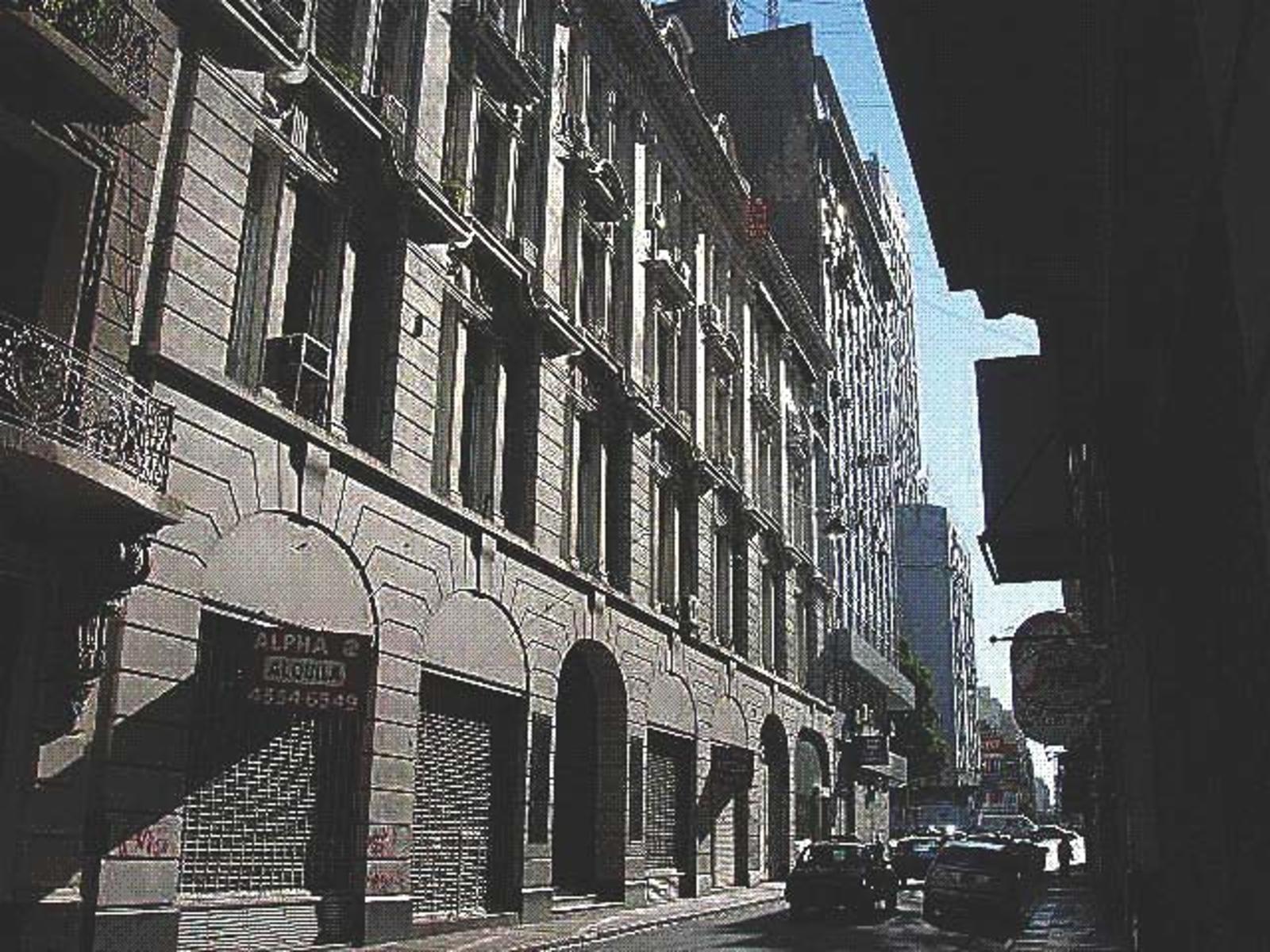 EXCELENTES OFICINAS DE 120 M2 SOBRE CALLE MORENO AL FRENTE - MONSERRAT