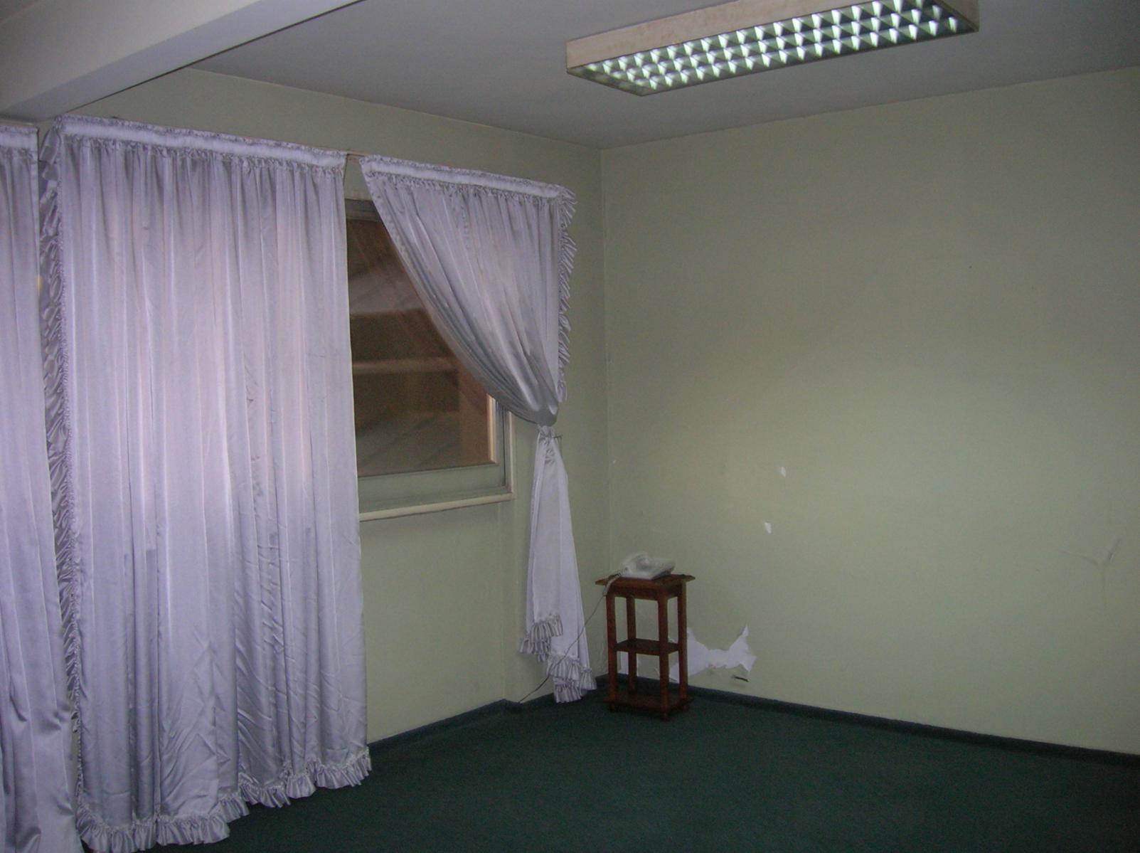 MUY BUENAS OFICINAS EN SEMIPISO DE 130 M2 SOBE AV. 9 DE JULIO - 8