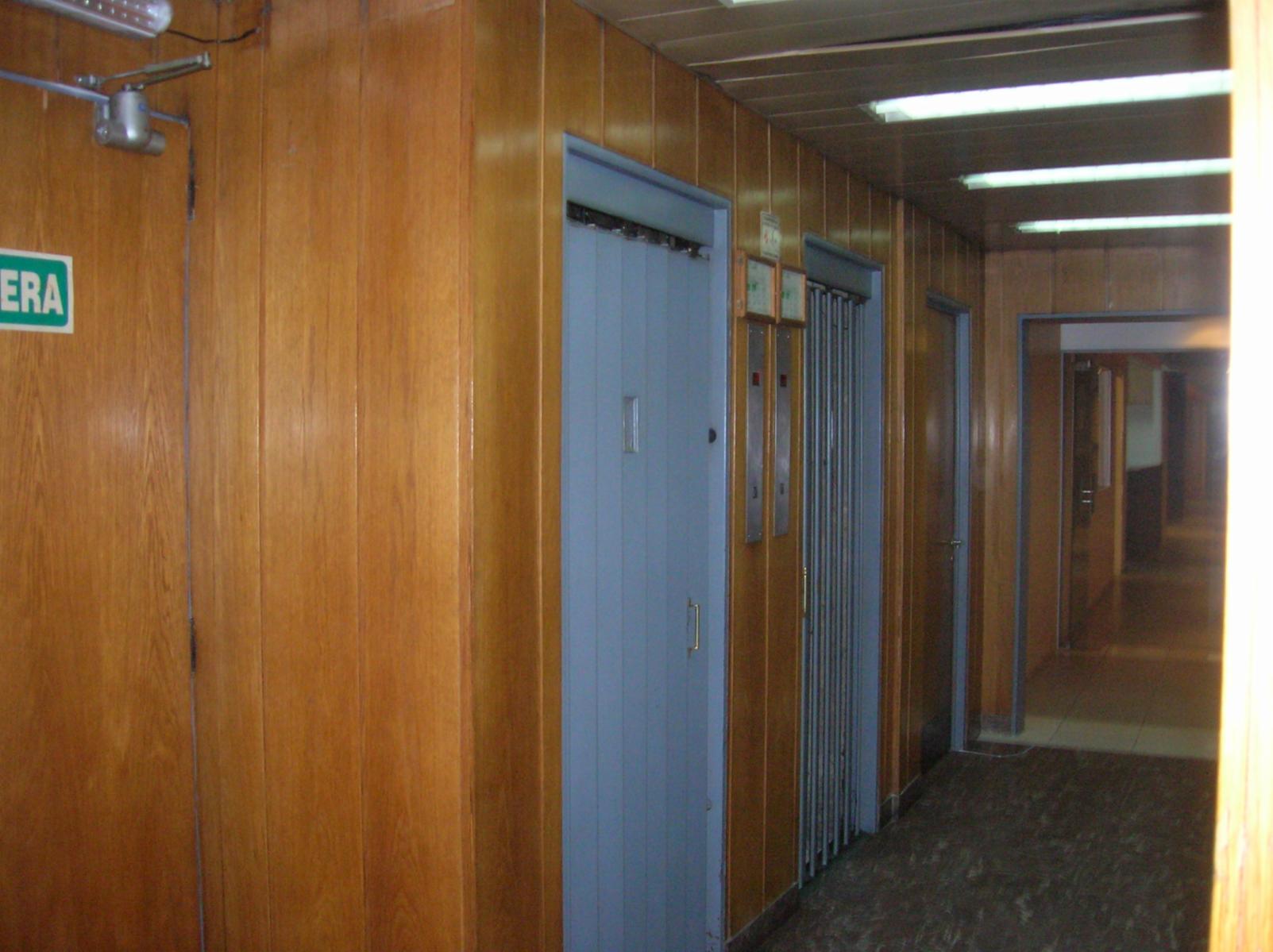 MUY BUENAS OFICINAS EN SEMIPISO DE 130 M2 SOBE AV. 9 DE JULIO - 12