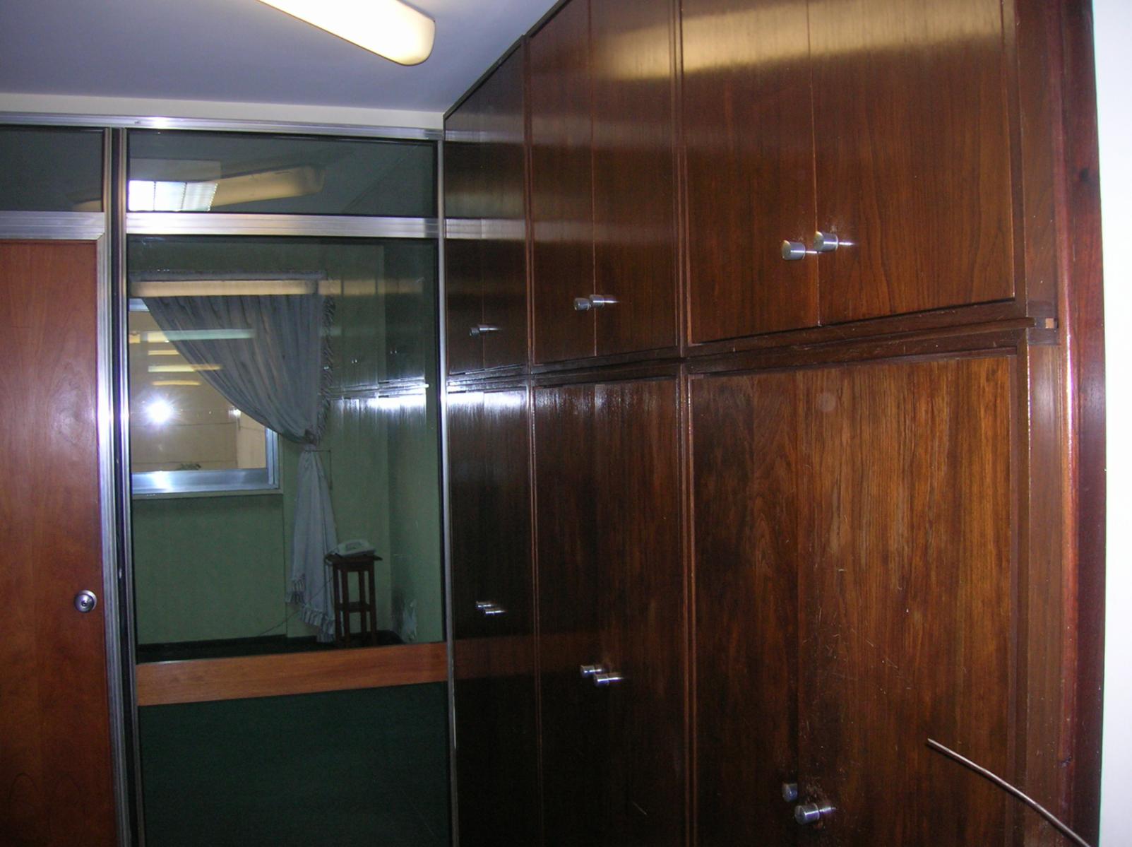 MUY BUENAS OFICINAS EN SEMIPISO DE 130 M2 SOBE AV. 9 DE JULIO - 14