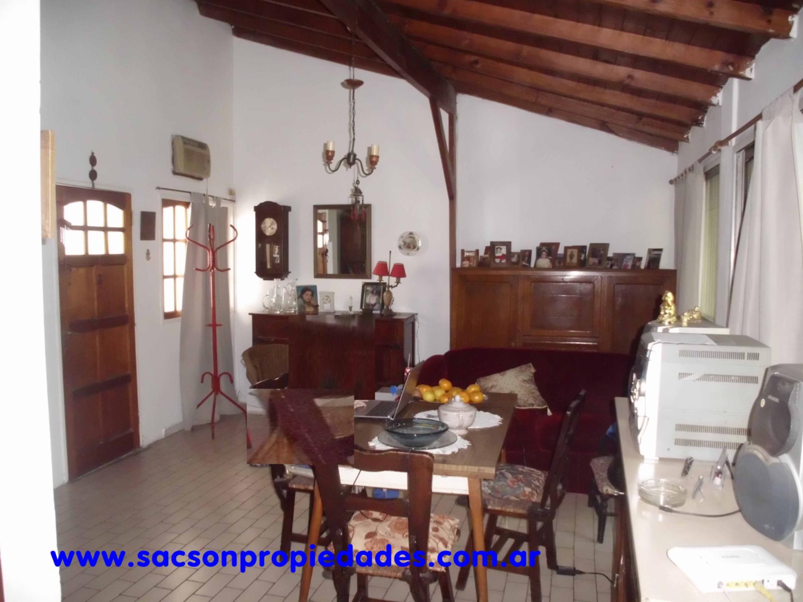 V472 Villa Luzuriaga Venta Casa 4 amb. con amplio fondo — foto 3