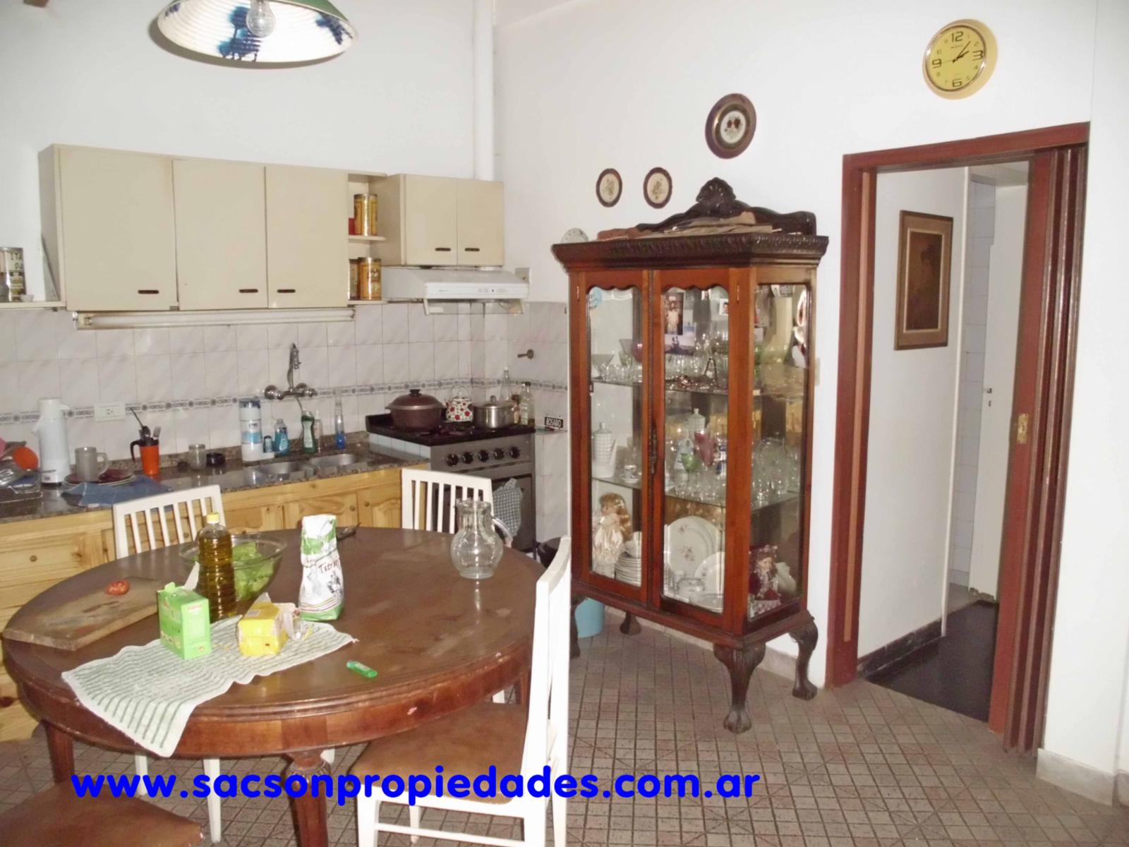 V472 Villa Luzuriaga Venta Casa 4 amb. con amplio fondo — foto 7