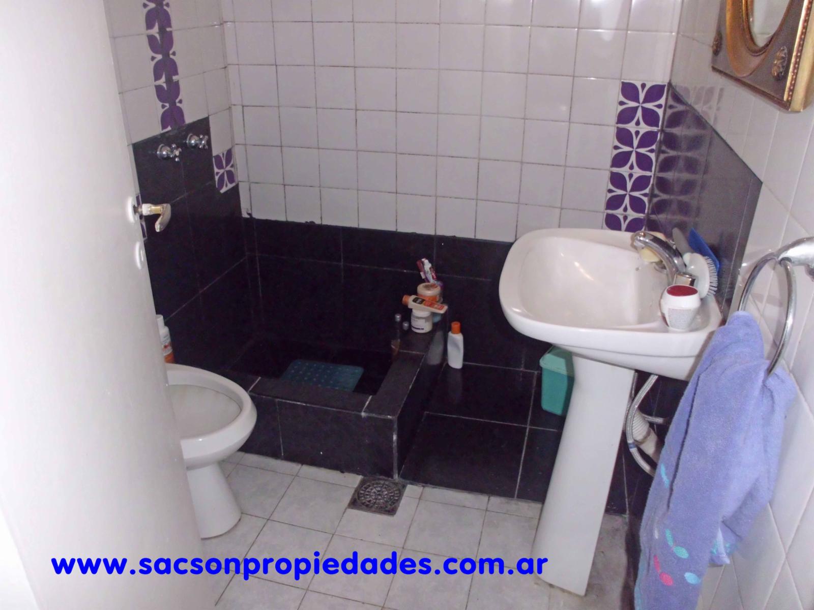 V472 Villa Luzuriaga Venta Casa 4 amb. con amplio fondo — foto 9