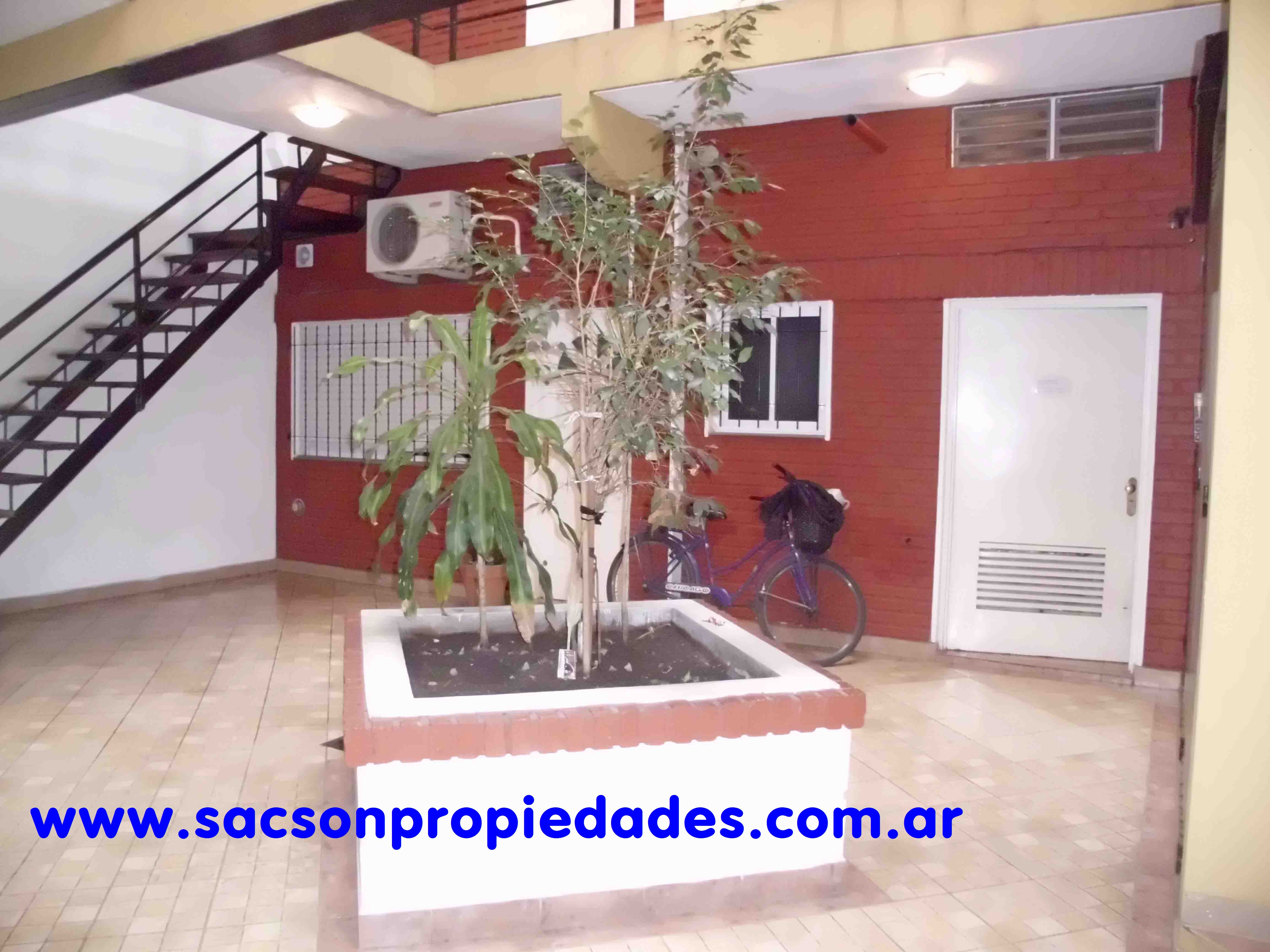 V500 Ramos Mejia Venta Departamento 1 amb, con patio