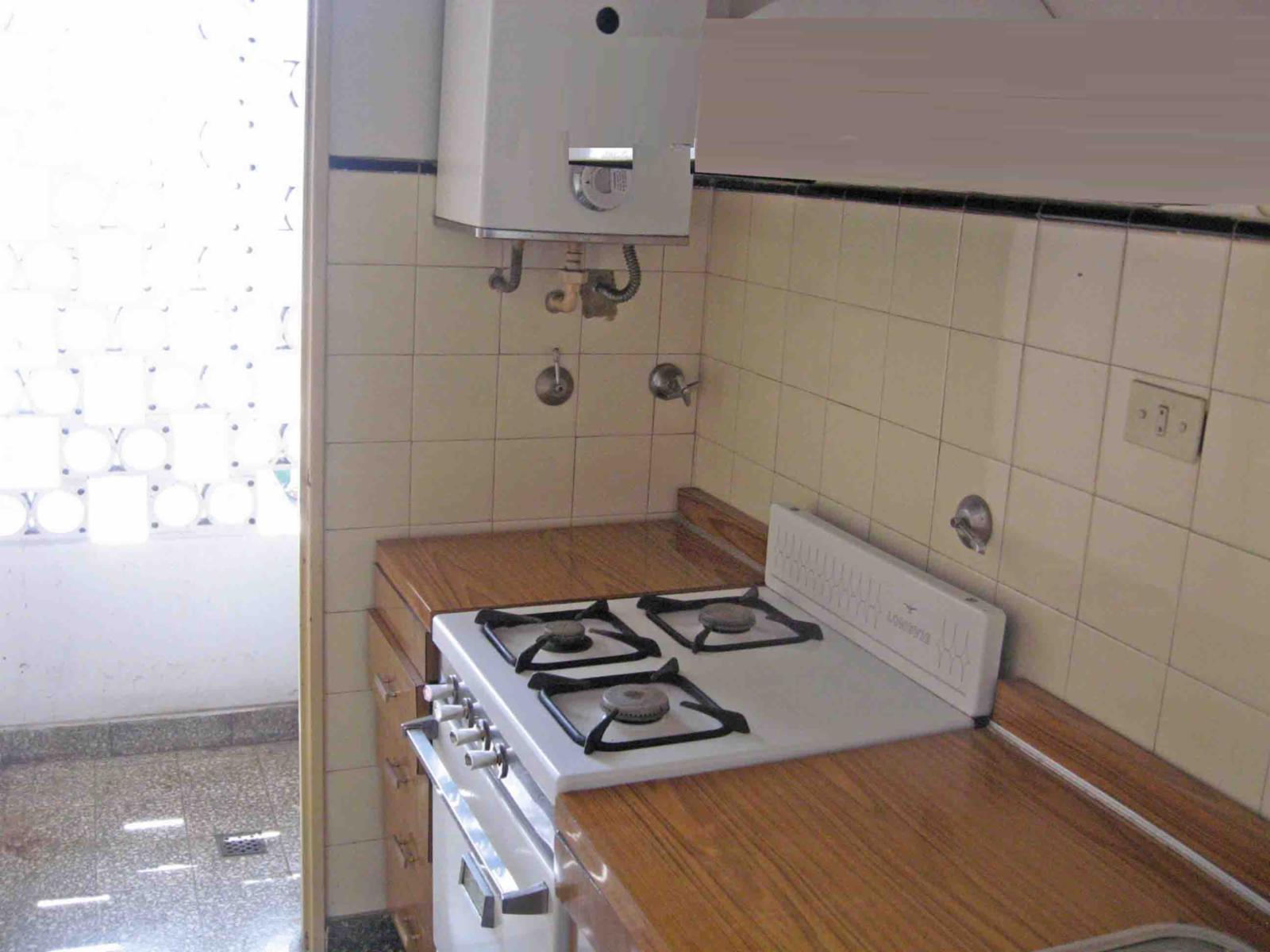 V578 Ramos Mejia Departamento 1 amb. Amplio sobre Av. Rivadavia Oportunidad — foto 4