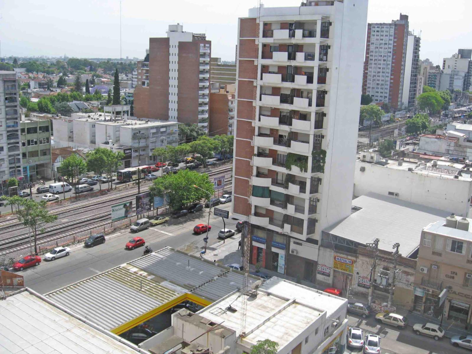 V578 Ramos Mejia Departamento 1 amb. Amplio sobre Av. Rivadavia Oportunidad — foto 10