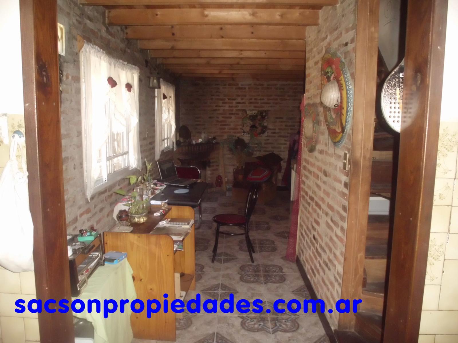 V579 Villa Sarmiento casa 5 amb. con galeria y patio. — foto 4