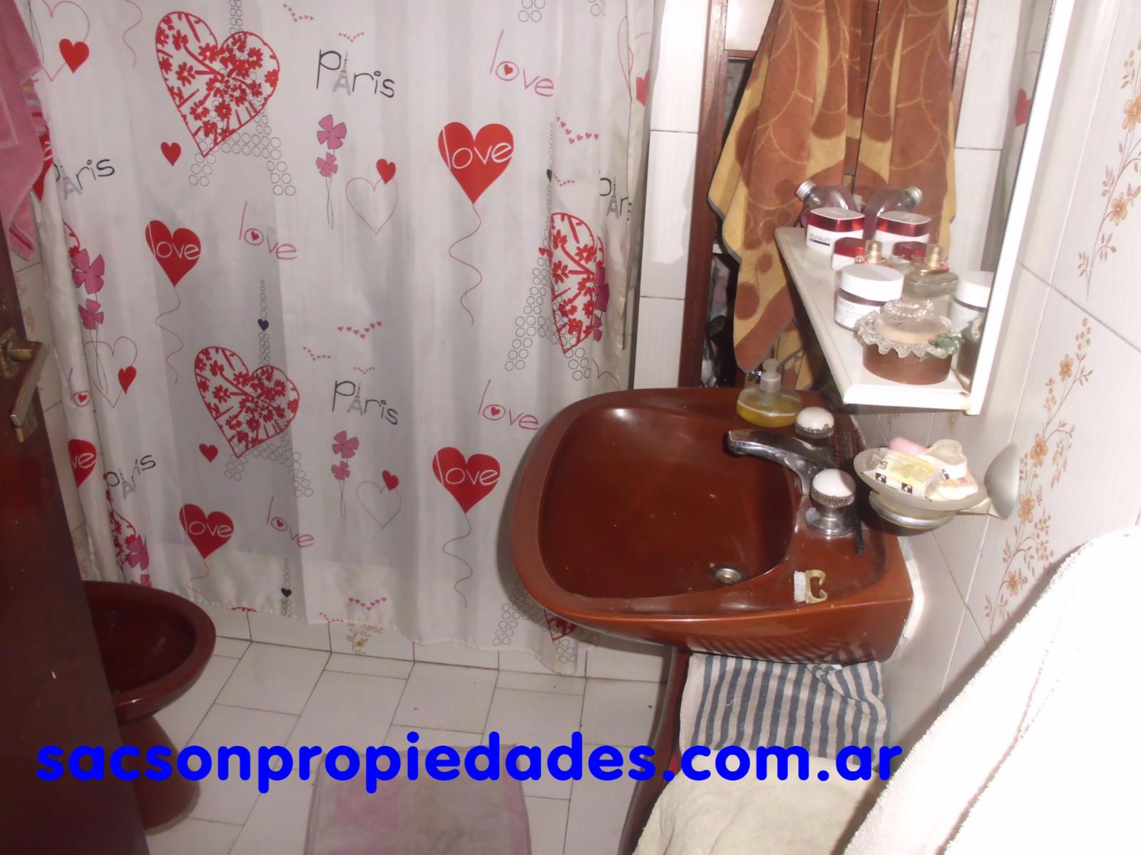 V579 Villa Sarmiento casa 5 amb. con galeria y patio. — foto 5