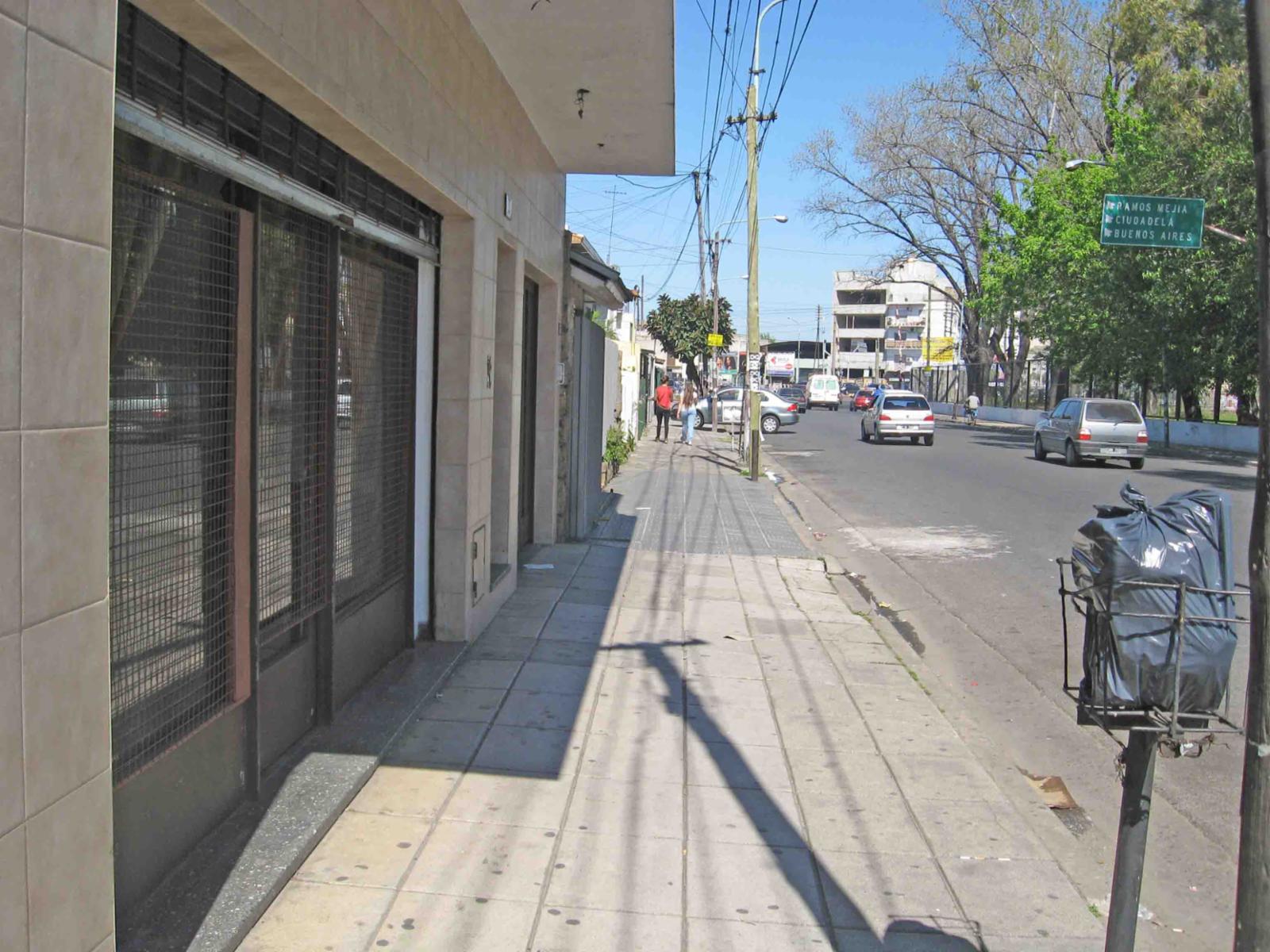 V582 Haedo Venta con Renta Local a la calle frente al Instituto de Haedo — foto 2