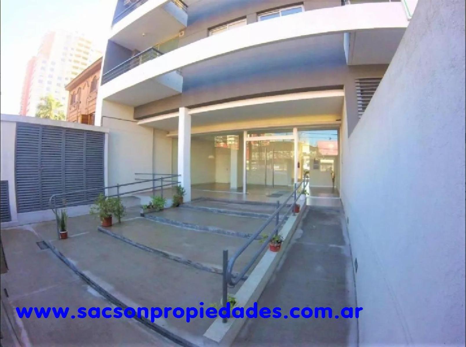V598 Ramos Mejia departamento 4 amb. con cochera doble.