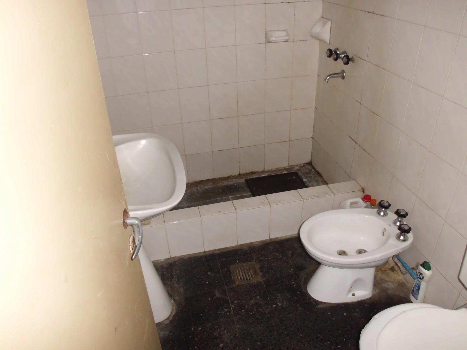V403 Moron Venta CASA 4 amb y Departamento 2 amb. con patio — foto 6