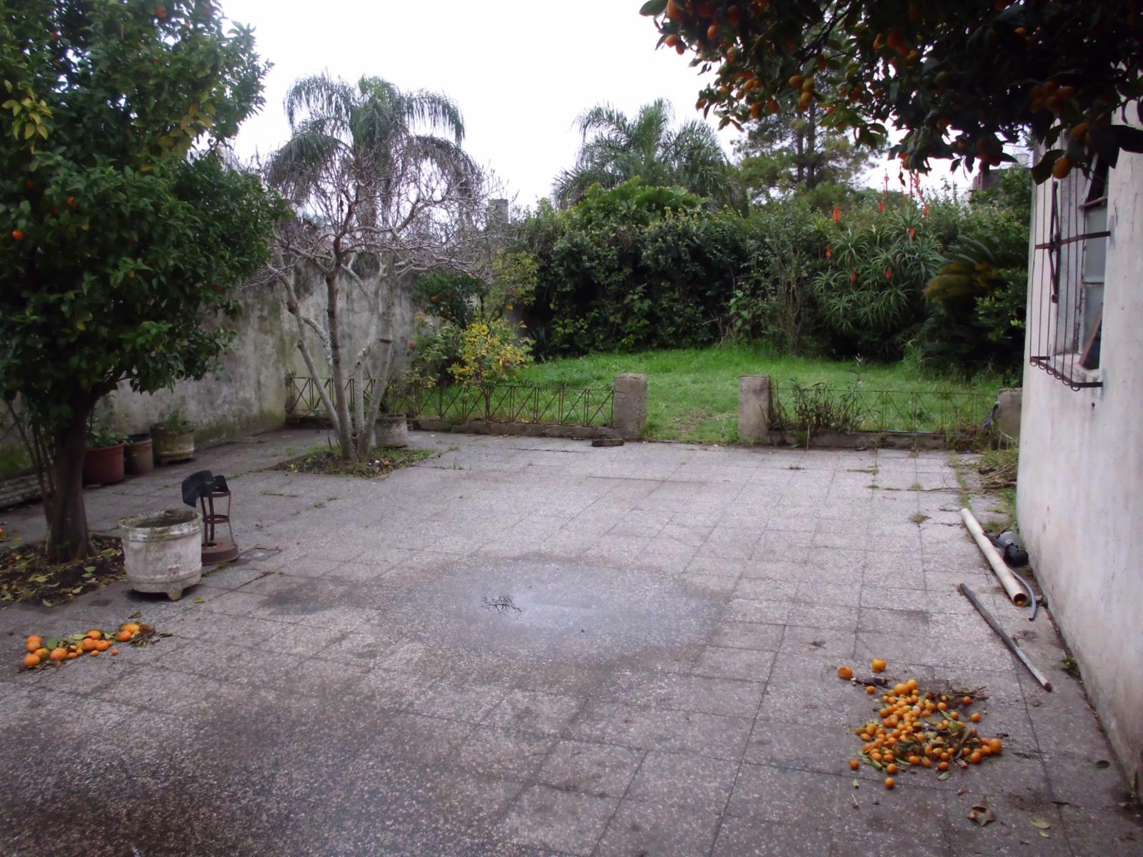 V403 Moron Venta CASA 4 amb y Departamento 2 amb. con patio — foto 8