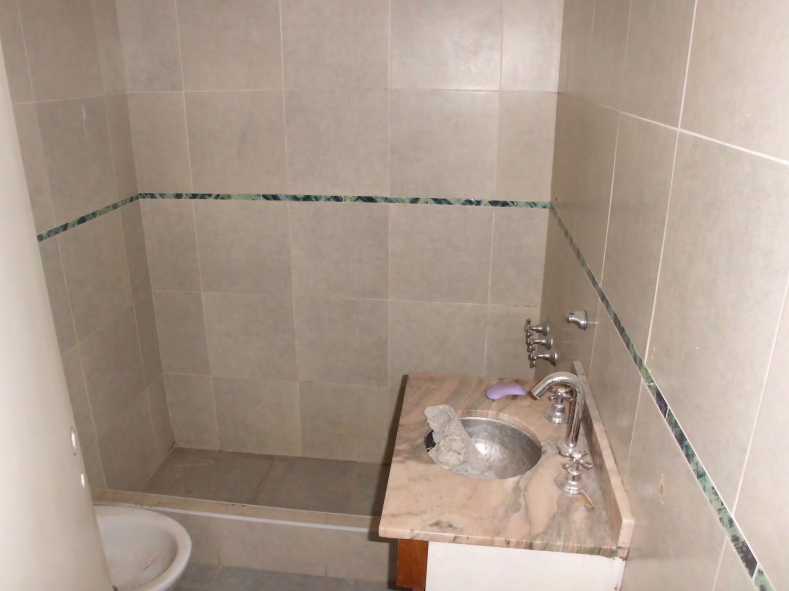 V403 Moron Venta CASA 4 amb y Departamento 2 amb. con patio — foto 11