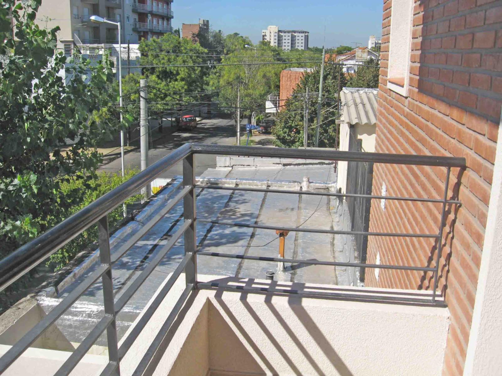 V647 Moron Venta Hermoso Departamento 2 amb. con balcon al frente Con renta — foto 6