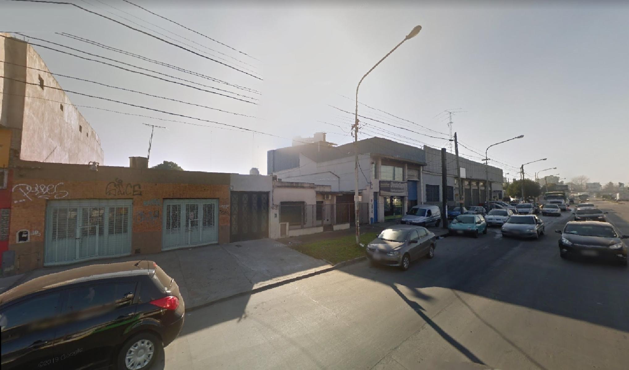 V659 moron galpon + 2 locales