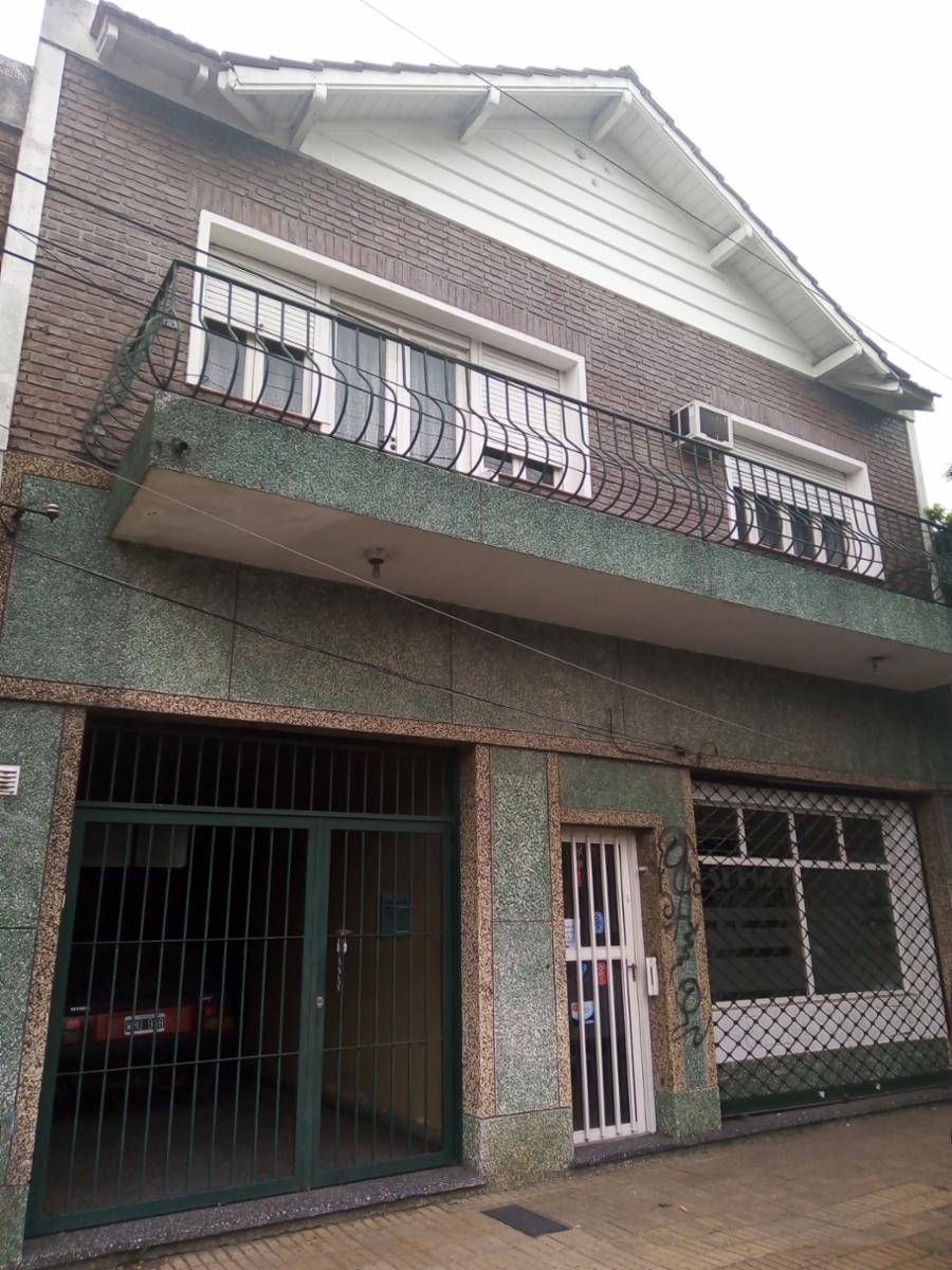 V700 Venta Jose Marmol Casa 4 Amb. con Garaje, Galpon y Fondo Libre Mas Local — foto 2