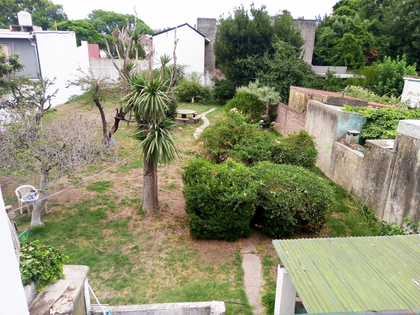 V700 Venta Jose Marmol Casa 4 Amb. con Garaje, Galpon y Fondo Libre Mas Local — foto 7