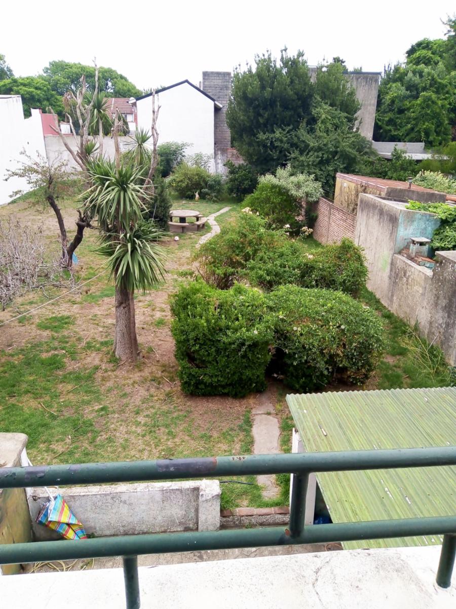V700 Venta Jose Marmol Casa 4 Amb. con Garaje, Galpon y Fondo Libre Mas Local — foto 8