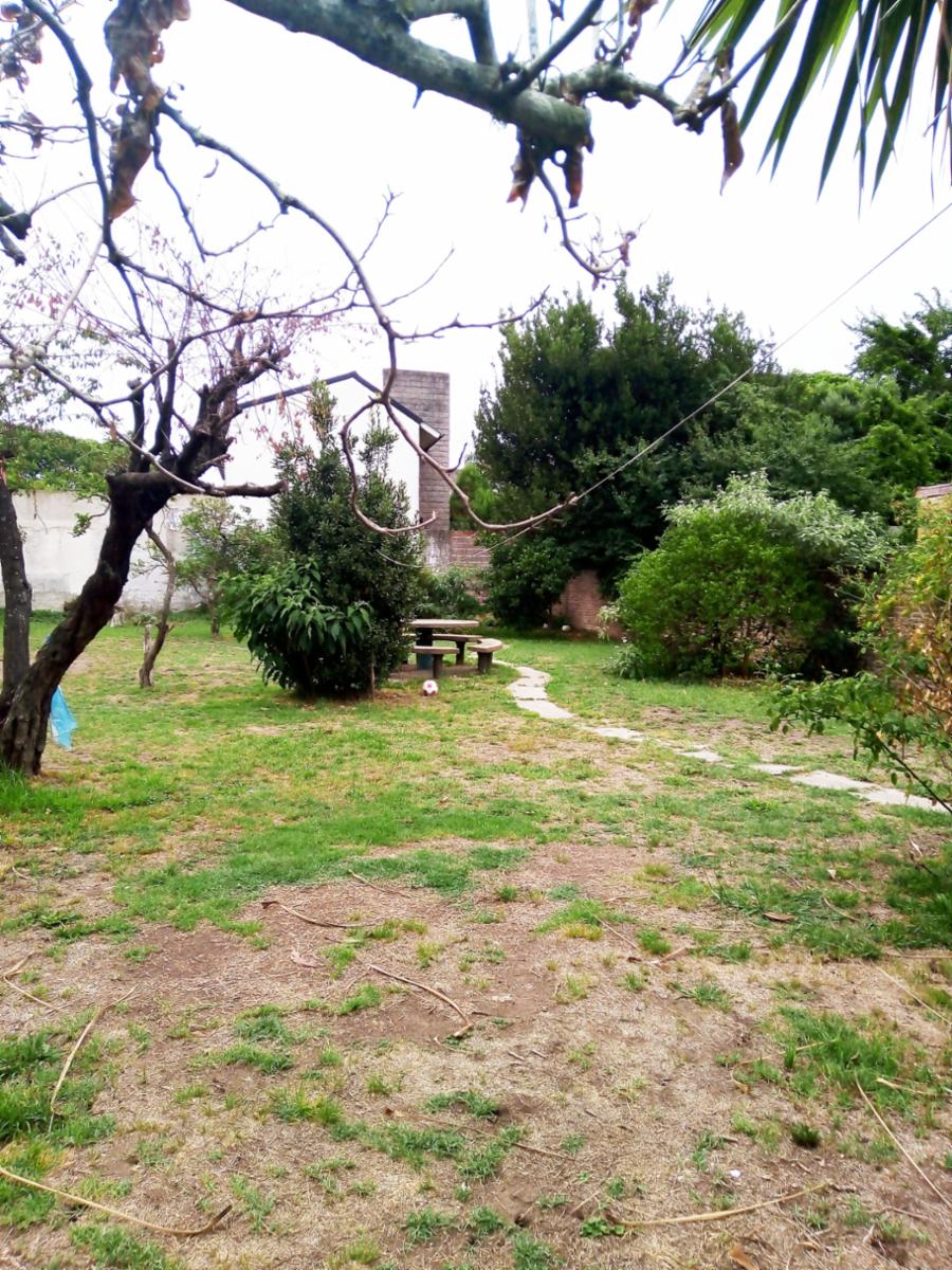 V700 Venta Jose Marmol Casa 4 Amb. con Garaje, Galpon y Fondo Libre Mas Local — foto 9
