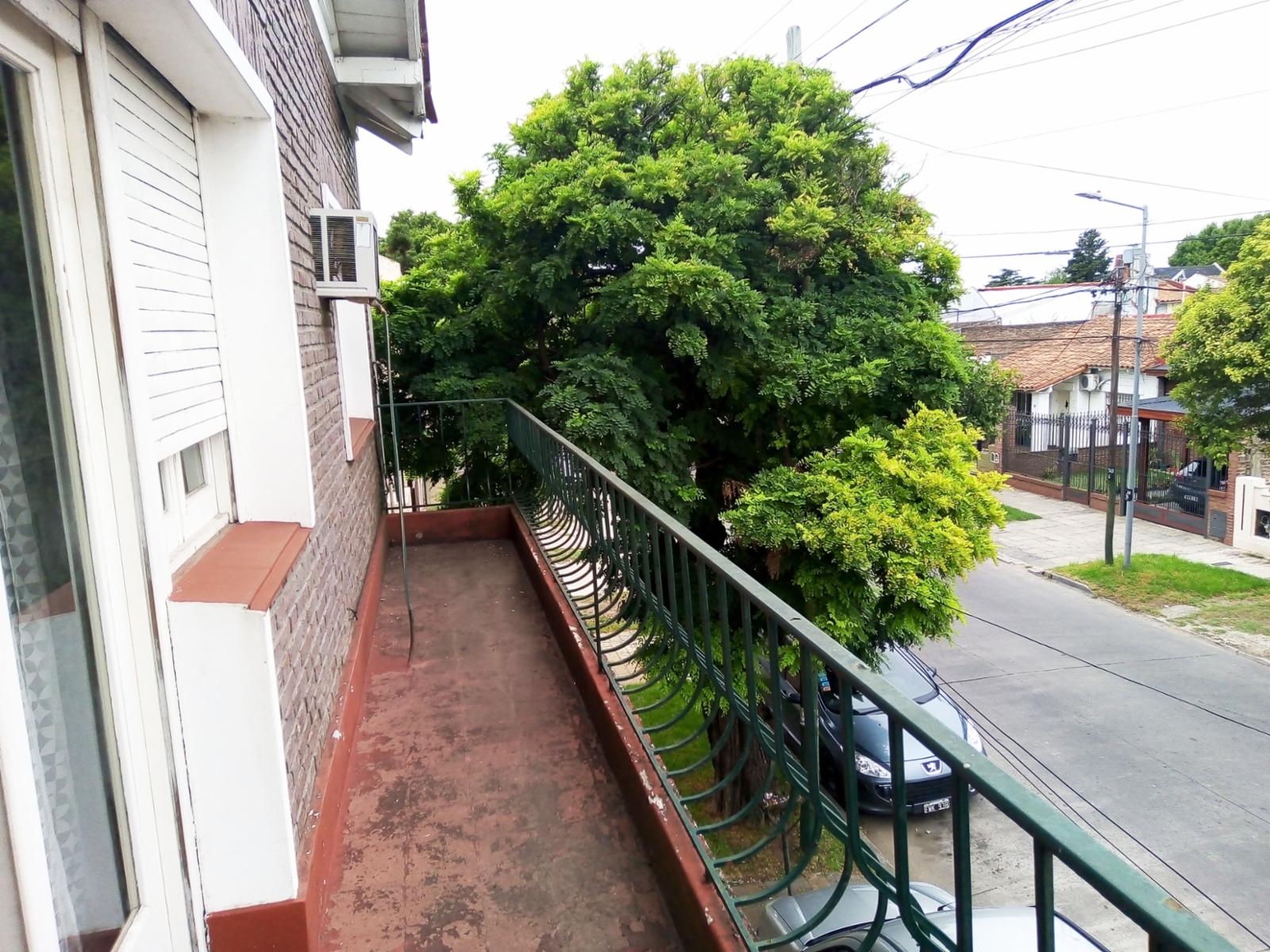 V700 Venta Jose Marmol Casa 4 Amb. con Garaje, Galpon y Fondo Libre Mas Local — foto 13