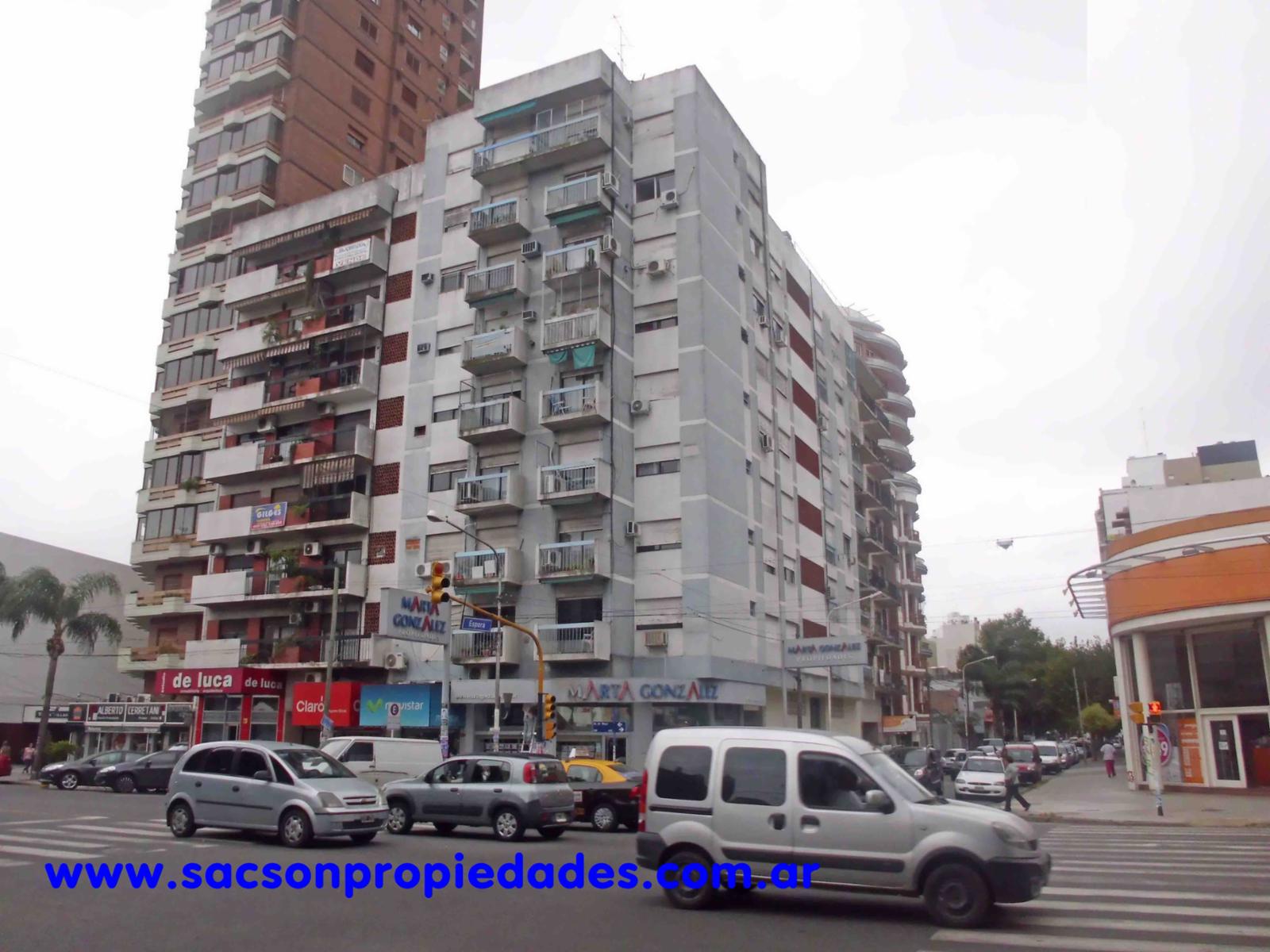 V708 Venta Ramos Mejia Departamento 4 amb con Balcón