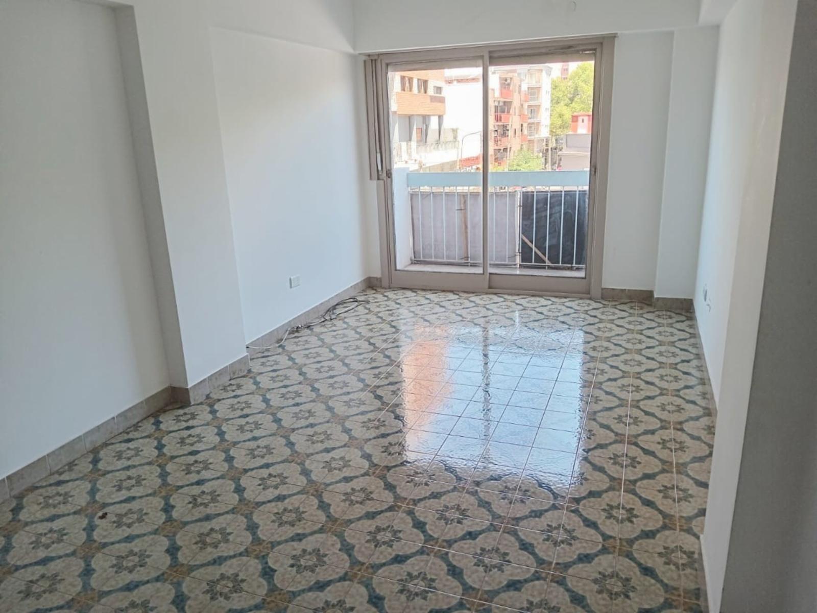 V708 Venta Ramos Mejia Departamento 4 amb con Balcón — foto 2